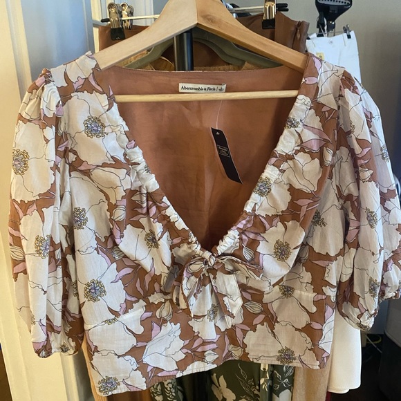 Abercrombie & Fitch Tops - NWT Abercrombie & Fitch cropped blouse